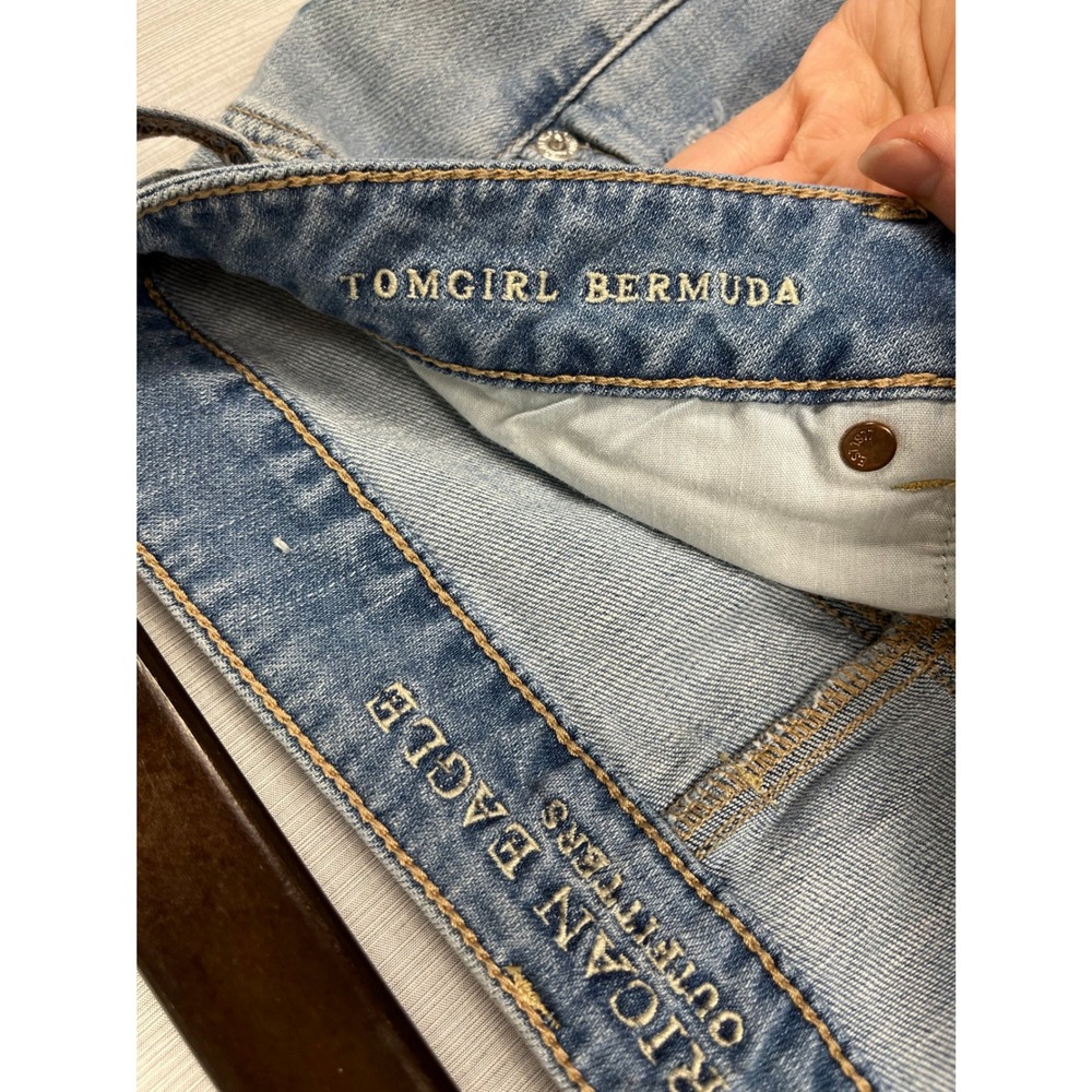 American Eagle Tomgirl Bermuda Denim Shorts Women 6 Blue Distressed Frayed Hem - Picture 5 of 9